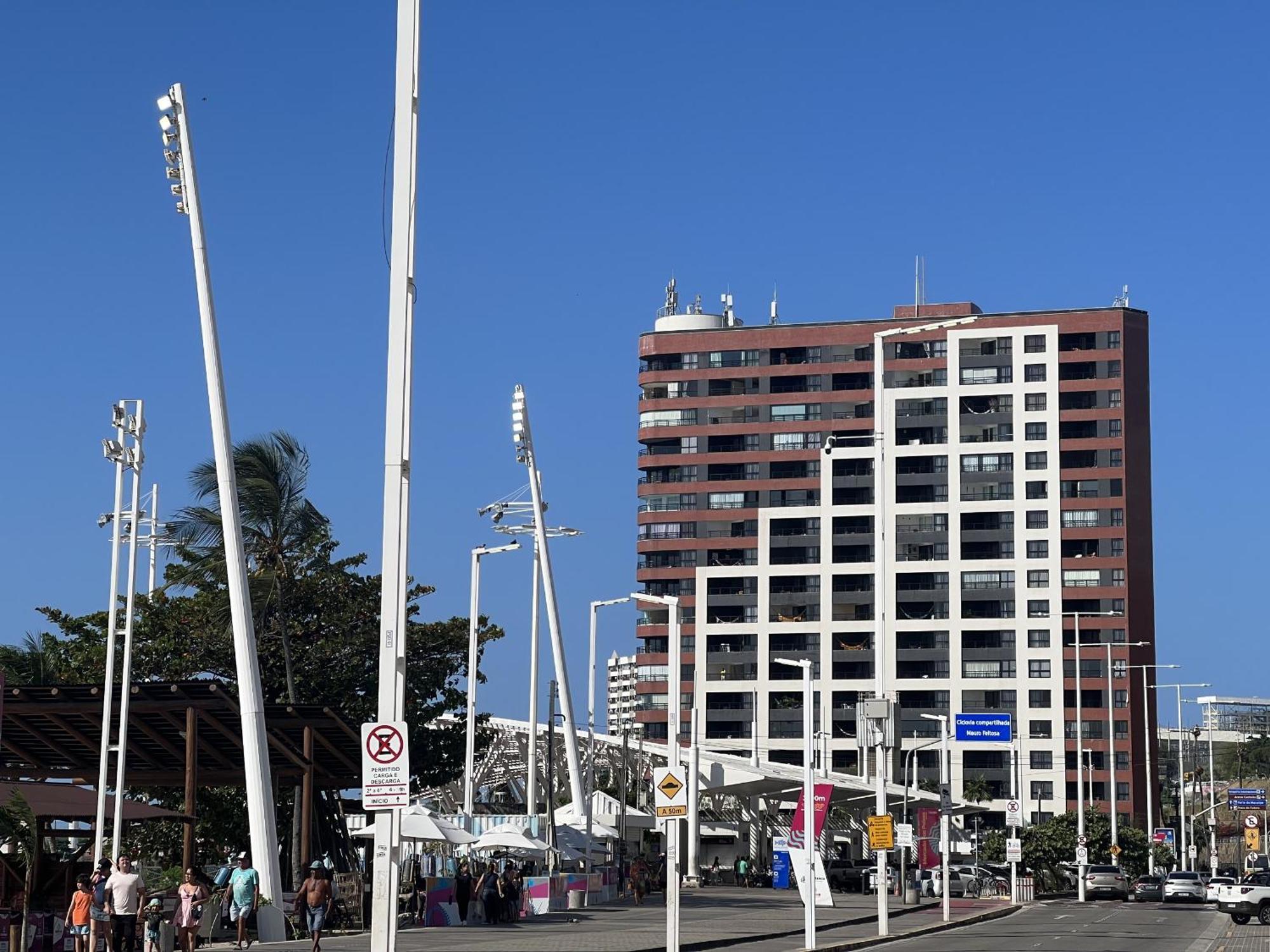 Particular Deluxe Iate Plaza Apartment