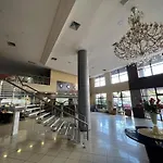 Particular Deluxe Iate Plaza